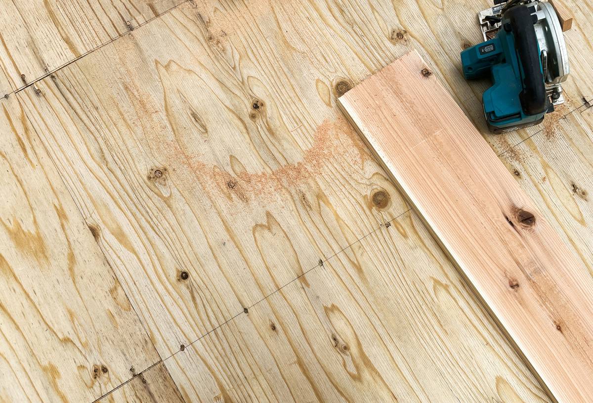 advantages of modular design: close-up photo of interlocking PVC floor tiles aligned on uneven concrete slab with visible gap tolerance
